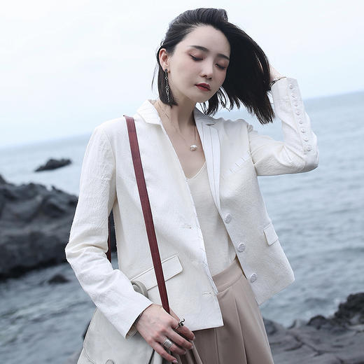 柏图/天丝亚麻棉质混纺西装外套女秋条纹拼接小西服百搭短款上衣 商品图0