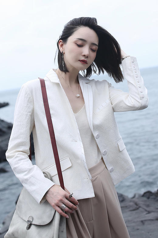 柏图/天丝亚麻棉质混纺西装外套女秋条纹拼接小西服百搭短款上衣 商品图5