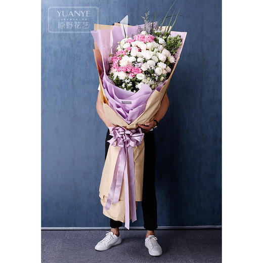 超大粉玫瑰白玫瑰花束 商品图0