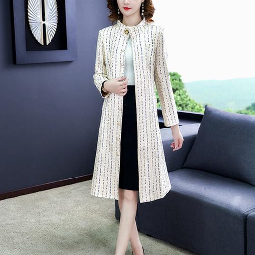 NYL-426786秋冬新款流行白色条纹系带显瘦过膝大码女式外套 商品图1