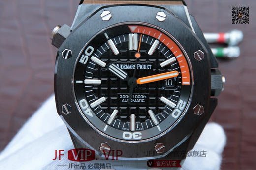 W0022N2950。爱彼15707。碳纤维+钛合金！实测高强度防水200米！进口9015改正品3120机！原装潜水硅胶表带！足够乱真 商品图0