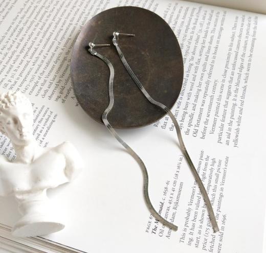 【首饰】925纯银韩版女扁蛇骨耳线 商品图1