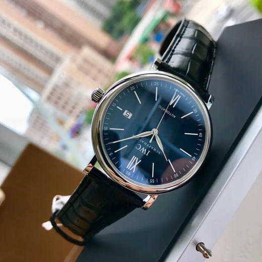 原单渠道出口订单！瑞士机 IWC万国柏涛菲诺 系列 表径40mm 美洲鳄鱼皮表带 男士腕表
蓝面白日历，底盖150周年纪念款IW356518 商品图4