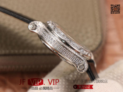 萧邦HAPPYSPORT系列女士腕表，快乐钻系列最有特色是夹层玻璃的五颗钻石产生自旋犹如舞蹈9015机芯，36尺寸，女士腕表，皮表带，自动机械机芯，透底。 商品图5