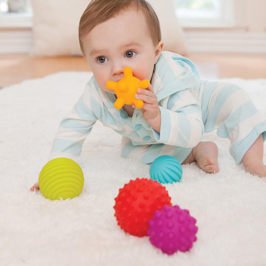 美国infantino宝宝益智早教玩具6-8个月婴幼儿手抓感知球玩具套装 商品图1