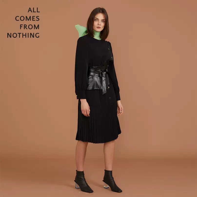 斜门襟压褶连衣裙