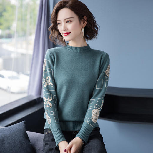 PY-38853        秋季新款羊绒衫女套头短款宽松打底毛衣秋冬季纯色刺绣长袖 商品图2