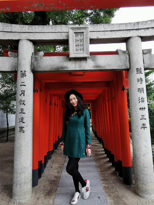 手绣花花藤蔓plus星币刺绣 纱领绿色长袖短旗袍 有点孩子气 商品图3