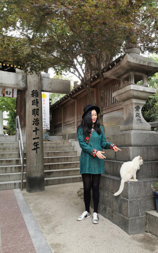 手绣花花藤蔓plus星币刺绣 纱领绿色长袖短旗袍 有点孩子气 商品图1