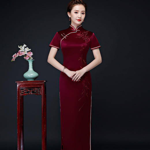 上海旗袍厂LHS-L9060酒红色妈妈装婚宴婚礼婚庆喜宴旗袍礼服端庄大气长款绣花旗袍裙 商品图1
