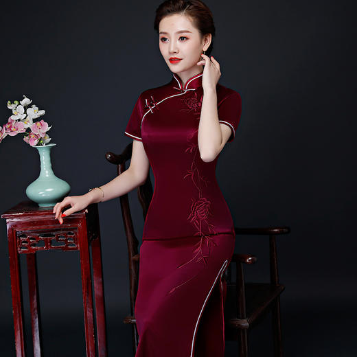 上海旗袍厂LHS-L9060酒红色妈妈装婚宴婚礼婚庆喜宴旗袍礼服端庄大气长款绣花旗袍裙 商品图4