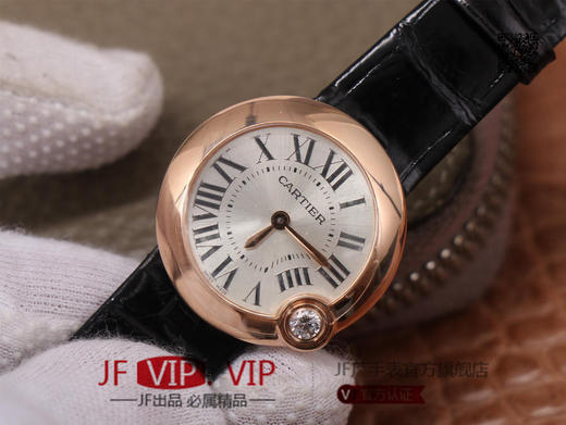 卡地亚Ballon Blanc de Cartier系列，尺寸30mm，瑞士朗达石英机芯+Cartier专用甲板 ，4点钟表冠镶嵌一颗0.14克拉的钻石，女士 商品图3
