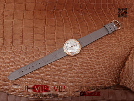 卡地亚Ballon Blanc de Cartier系列，尺寸30mm，瑞士朗达石英机芯+Cartier专用甲板 ，4点钟表冠镶嵌一颗0.14克拉的钻石，女士腕表，石英机 商品图9