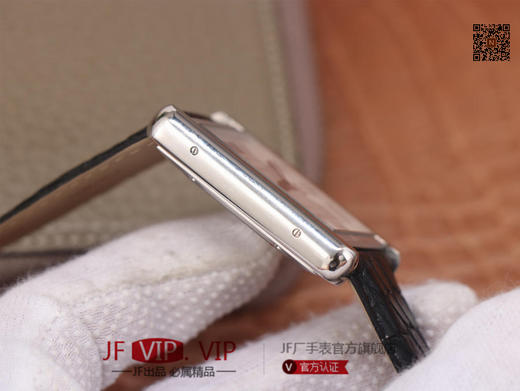 A8卡地亚CARTIER TANK SOLO 超薄男士腕表，采用2892机芯并精细打磨，寸参数均与原装一致，直径31X40.8mm 厚度7.80mm。美洲鳄鱼皮 商品图5