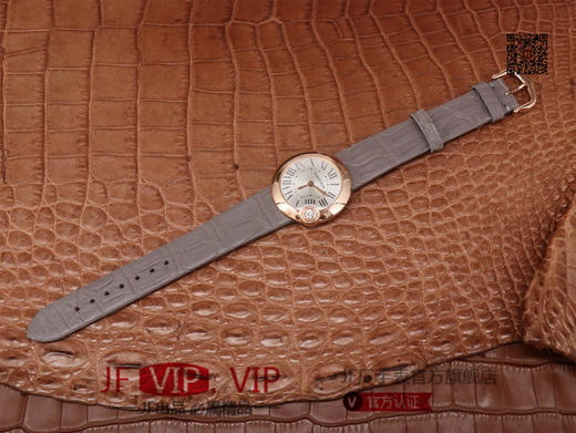 卡地亚Ballon Blanc de Cartier系列，尺寸30mm，瑞士朗达石英机芯+Cartier专用甲板 ，4点钟表冠镶嵌一颗0.14克拉的钻石，女士 商品图9