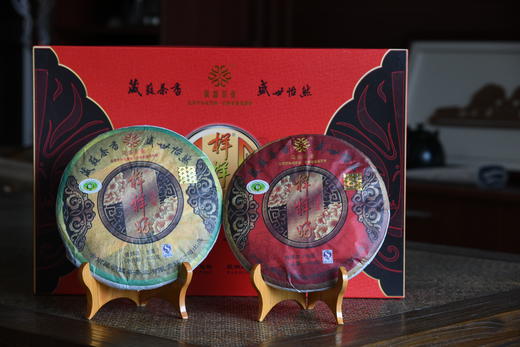 葳盛 2011年样样好套装普洱茶 生/熟 400克/饼×2饼 商品图0
