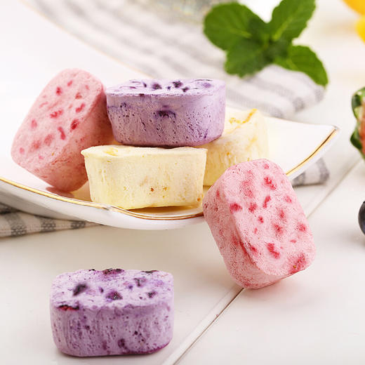 百草味果粒酸奶块 什锦冻干 水果干 草莓 蓝莓 黄桃口味/芒果 火龙果 香蕉口味 网红零食 水果干 儿童 54g/盒 商品图2