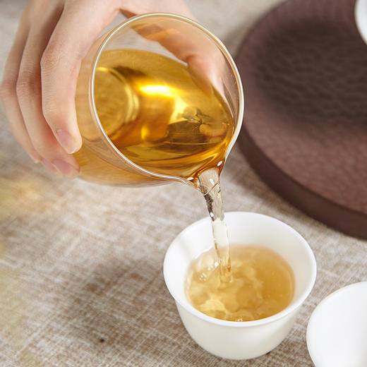 老广茶楼丨甜润暖心老白茶 福鼎白茶 贡眉饼 2013年 357g 商品图3