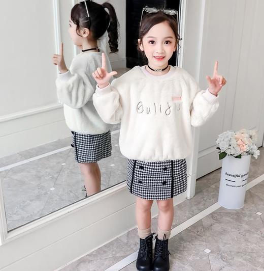 【连衣裙】.女童仿皮草卫衣秋冬装加厚加绒毛毛衣格子裙套装 商品图1