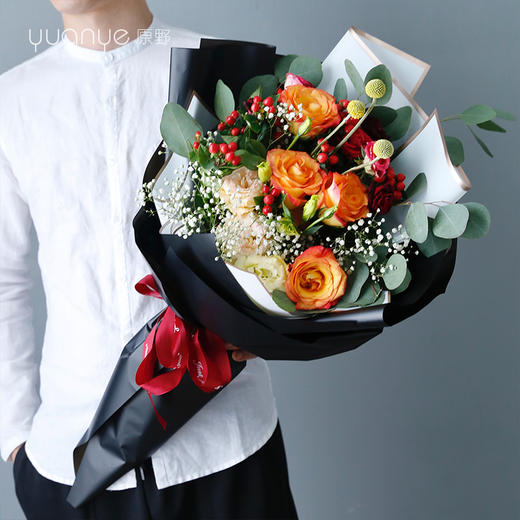 玫瑰红豆花束 商品图0