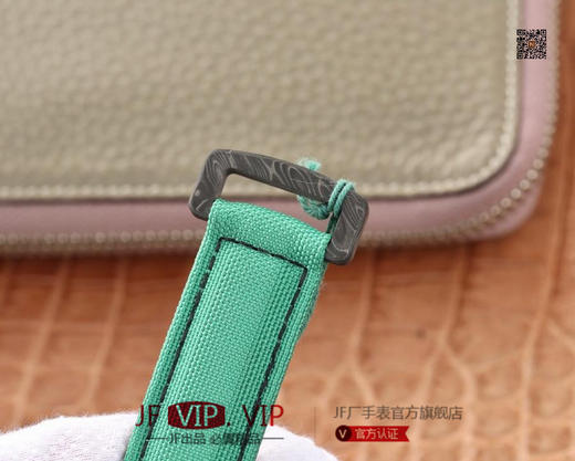 DIW劳力士宇宙计时迪通拿系列，上海7750计时机芯，表壳碳纤维材质打造，镜面双面电镀高透膜工艺，男士腕表，绢丝表带，自动机械机芯，密底。 商品图7