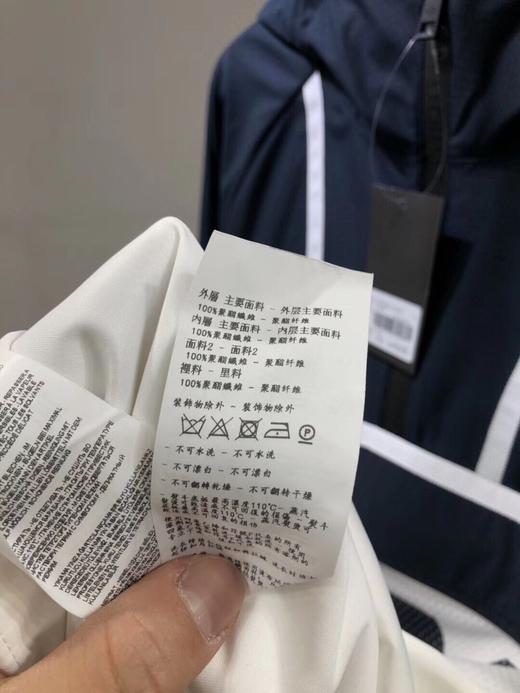 点此购买 阿玛尼男女款宽松连帽套头夹克 云 132517 商品图13