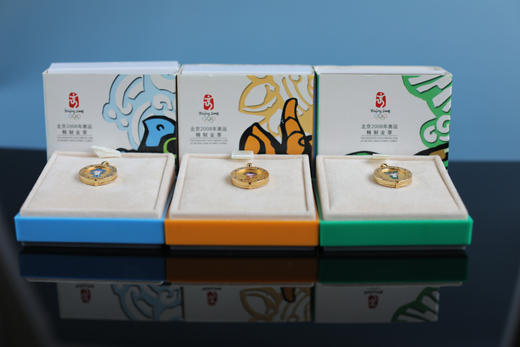 北京奥运会福娃纪念金章（含吊坠） 商品图0