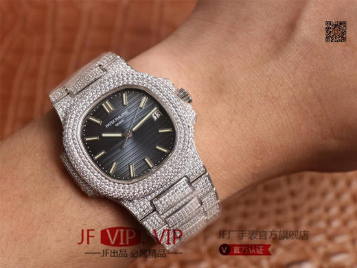 R8百达fei丽，机芯采用进囗9015改CaI.324 S C 自动机械机芯，腕表直径40毫米，18K白金施华洛世奇美钻，蓝宝石双面水晶镜面，日历功能显示，男士腕表，自动机械机芯，精钢表带，透底。 商品图11