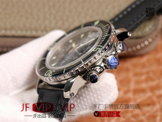 OM宝po五十噚5085F，直径45x15.5毫米精钢表壳制造配备齿纹单向旋转表圈 ，大50噚盘面带有放射花纹表盘配搭“游泳圈口”另豪华程度更加酷炫，男士腕表，自动机械机芯，绢丝表带，密底。 商品图4