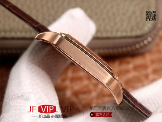 TW卡di亚山度士最新款SANTOS-DUMONT腕表，男款52x39.5mm，女款46x35mm，搭载原装进口日本9015机芯，走时稳定。采用904精钢表壳 商品图5