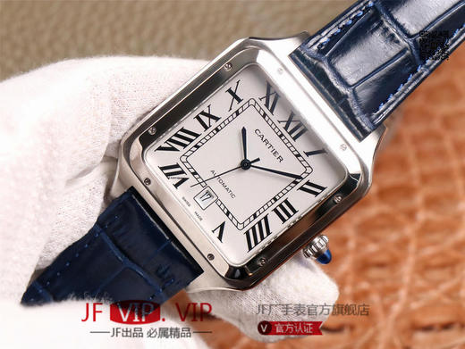 TW卡di亚山度士最新款SANTOS-DUMONT腕表，男款52x39.5mm，女款46x35mm，搭载原装进口日本9015机芯，走时稳定。采用904精钢表壳，男女腕表，皮表带，自动机械机芯，密底。 商品图1