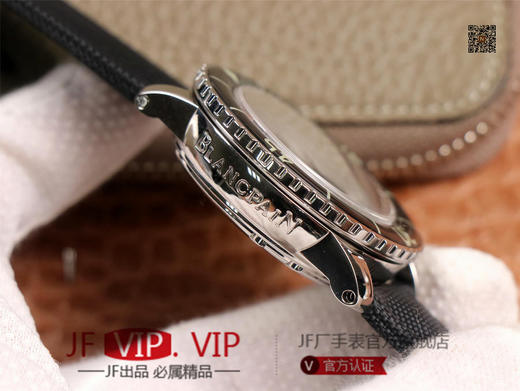 OM宝po五十噚5085F，直径45x15.5毫米精钢表壳制造配备齿纹单向旋转表圈 ，大50噚盘面带有放射花纹表盘配搭“游泳圈口”另豪华程度更加酷炫，男士腕表，自动机械机芯，绢丝表带，密底。 商品图5