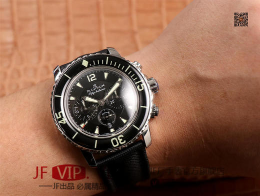 OM宝po五十噚5085F，直径45x15.5毫米精钢表壳制造配备齿纹单向旋转表圈 ，大50噚盘面带有放射花纹表盘配搭“游泳圈口”另豪华程度更加酷炫，男士腕表，自动机械机芯，绢丝表带，密底。 商品图9