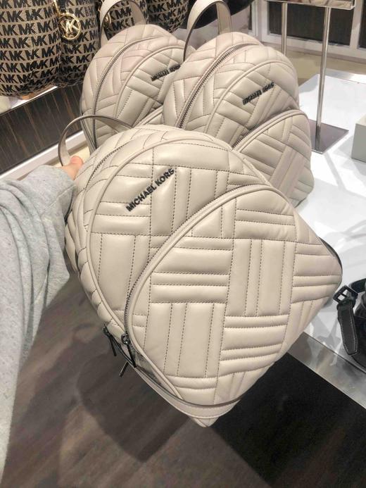 MK Abbry 哑光羊皮小香风中号双肩背包 商品图4