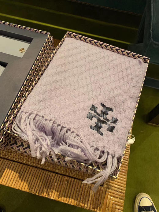 Tory burch TB圣诞精装羊毛围巾礼盒 商品图3