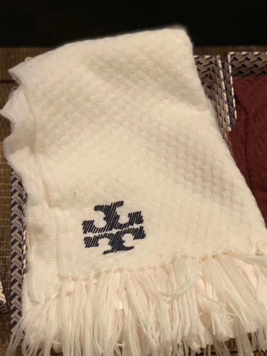 Tory burch TB圣诞精装羊毛围巾礼盒 商品图2