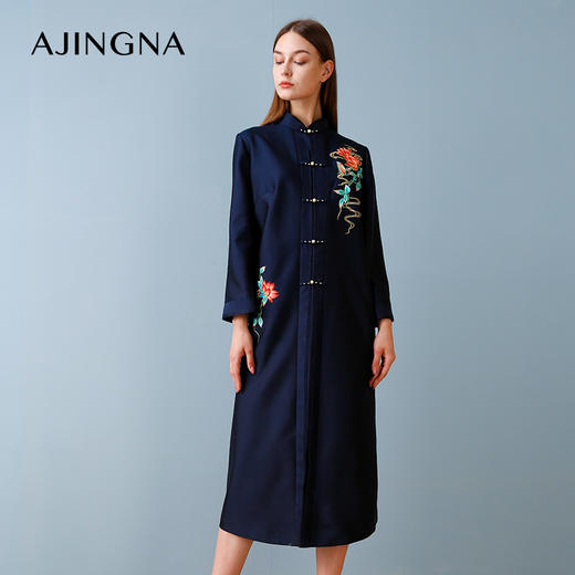 阿菁娜私服定制_新中式刺绣长款外套DZW2019011W 商品图2