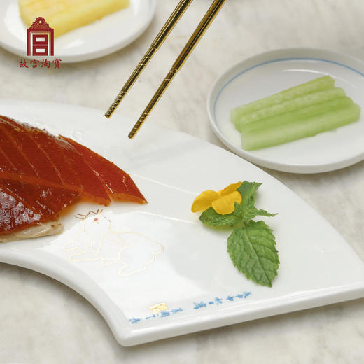 【故宫陶瓷】月兔桂花清-扇形盘圆盘味碟国风中式骨瓷餐具礼盒 商品图4