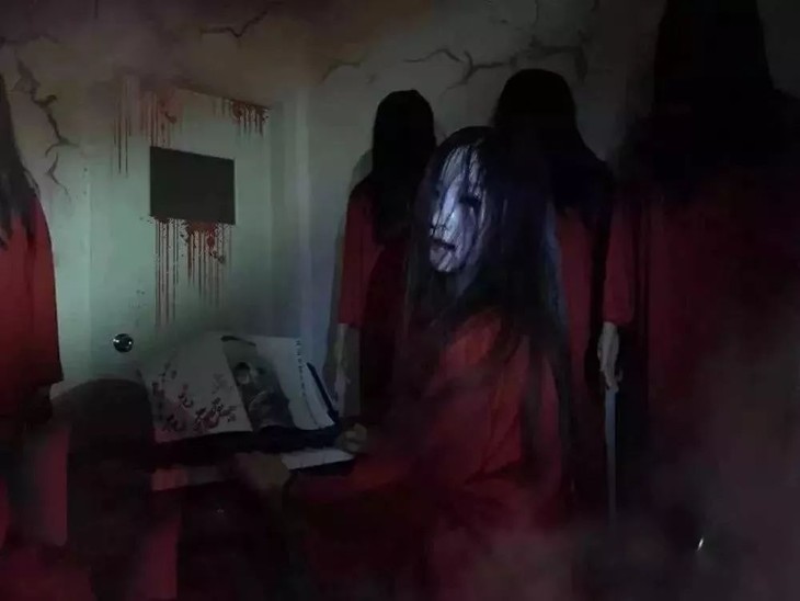 经过魔鬼训练的专业鬼队 数百种吓人造型,立体特效鬼妆逼真上演