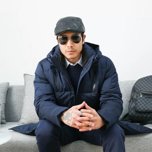 高端亮面蓝色！原价:8500 保时捷A*d X Porsche联名款男士中长款羽绒服 商品图2