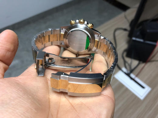    劳力士 间金迪通拿系列 蓝宝石镜面 表径40mm Cal.4130自动机械机芯 商品图4