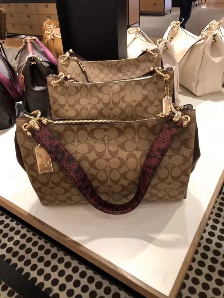 coach/蔻驰 女士奥莱款 中号皮质单肩 斜挎手提月牙包