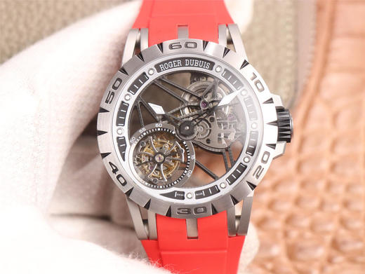 JB罗jie杜彼Excalibur Spidr（王者系列）RDDBEX0479。真陀飞轮手动上链机芯， 同步原装45mm*13mm的钛合金表壳，机芯11点和4点位置没有多余齿轮，陀飞轮机芯。 商品图0