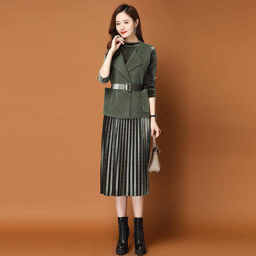 PY-62021            秋冬新款时尚纯色长款女式百褶裙搭配貂毛马甲气质百搭两件套 商品图2