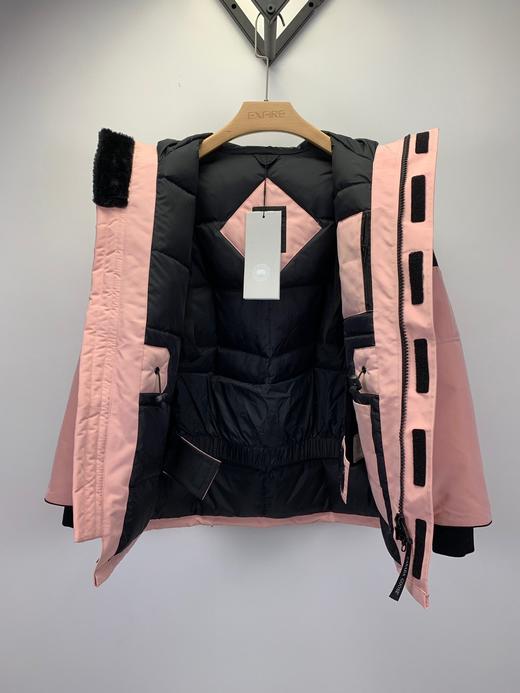 点此购买 加拿大鹅女款连帽毛领羽绒服 明134885 商品图10