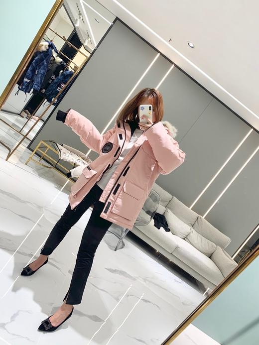 点此购买 加拿大鹅女款连帽毛领羽绒服 明134885 商品图1