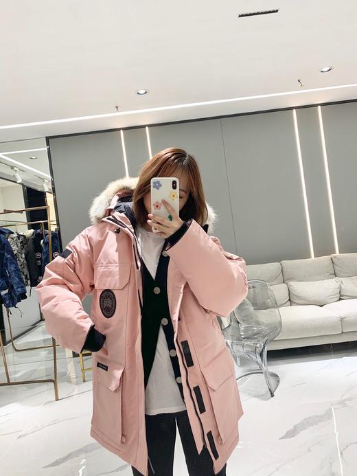 点此购买 加拿大鹅女款连帽毛领羽绒服 明134885 商品图0