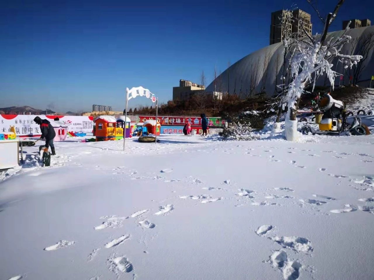 溜娃 健身 娱乐 嬉雪~带娃一站式畅玩吧!