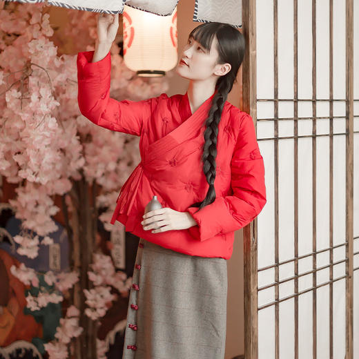 中国风刺绣花，保暖白鸭绒短款羽绒服YM-13020 商品图0