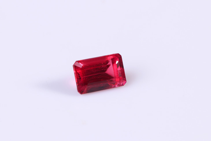 艳红色碧玺,裸石1.9ct